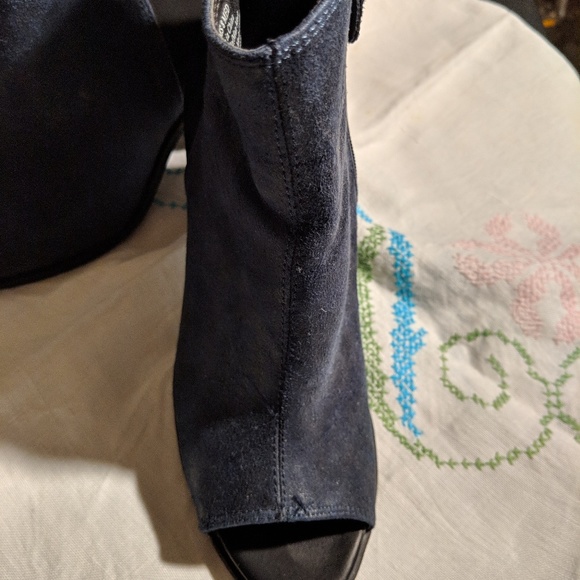 Boots - Picture 2 of 6